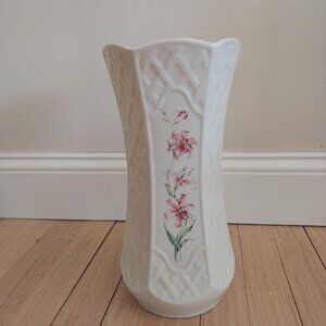 Belleek Country Wreath vase 12" tall, 1996